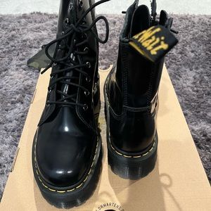 Dr. Martens women’s airwair boot